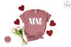 XOXO Shirt, Hugs & Kisses Shirt, Valentine XOXO Shirt, Valentine Couple Shirt, Friend Valentine Shirt, Gift for Her Shirt, Mom Valentine Tee