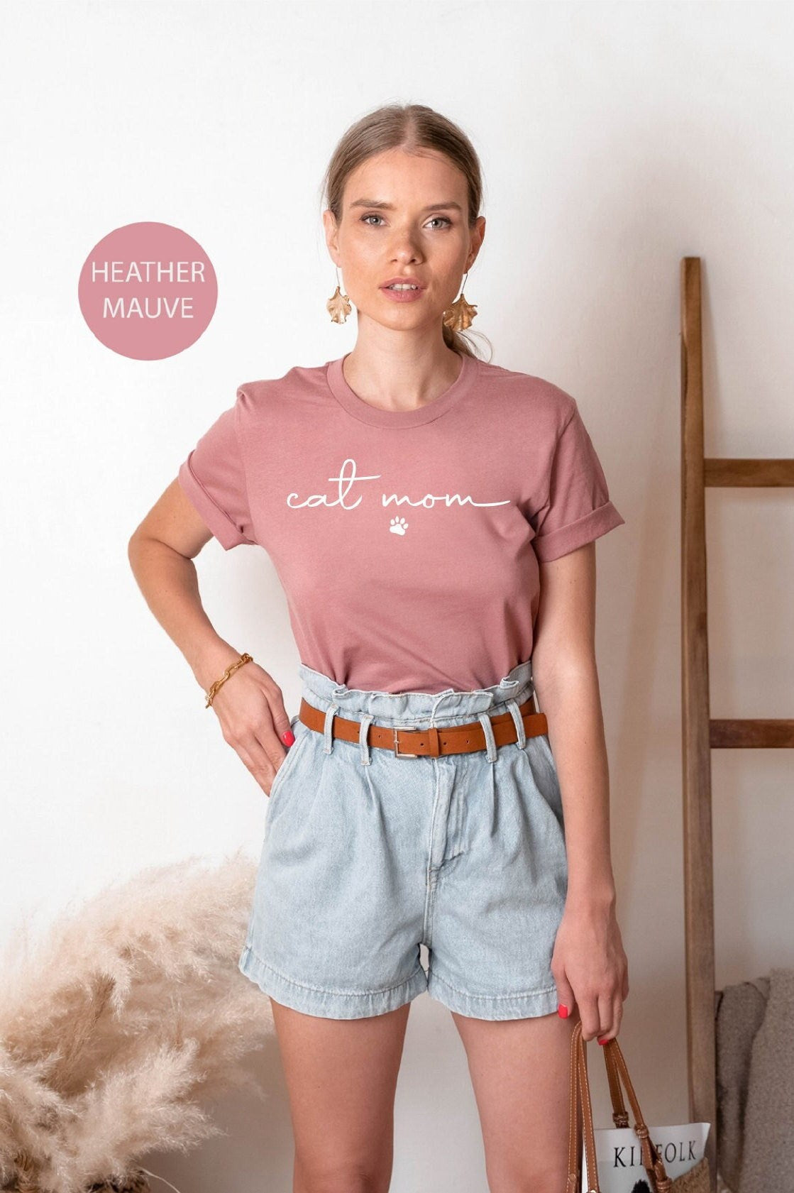 Cat Mom Shirt, Cat Mom T-Shirt, Cat Mama Shirt, Gift for Cat Mom , Cat Lover Shirts, Cat Lover Gift, Cute Cat Shirts, Minimalistic Cat Shirt