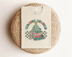 Christmas Book Tree Shirt, Seasons Reading Christmas Shirt, Teacher Xmas Shirt, Retro Christmas Season, Bookworm Shirt, Reading Lover Gift