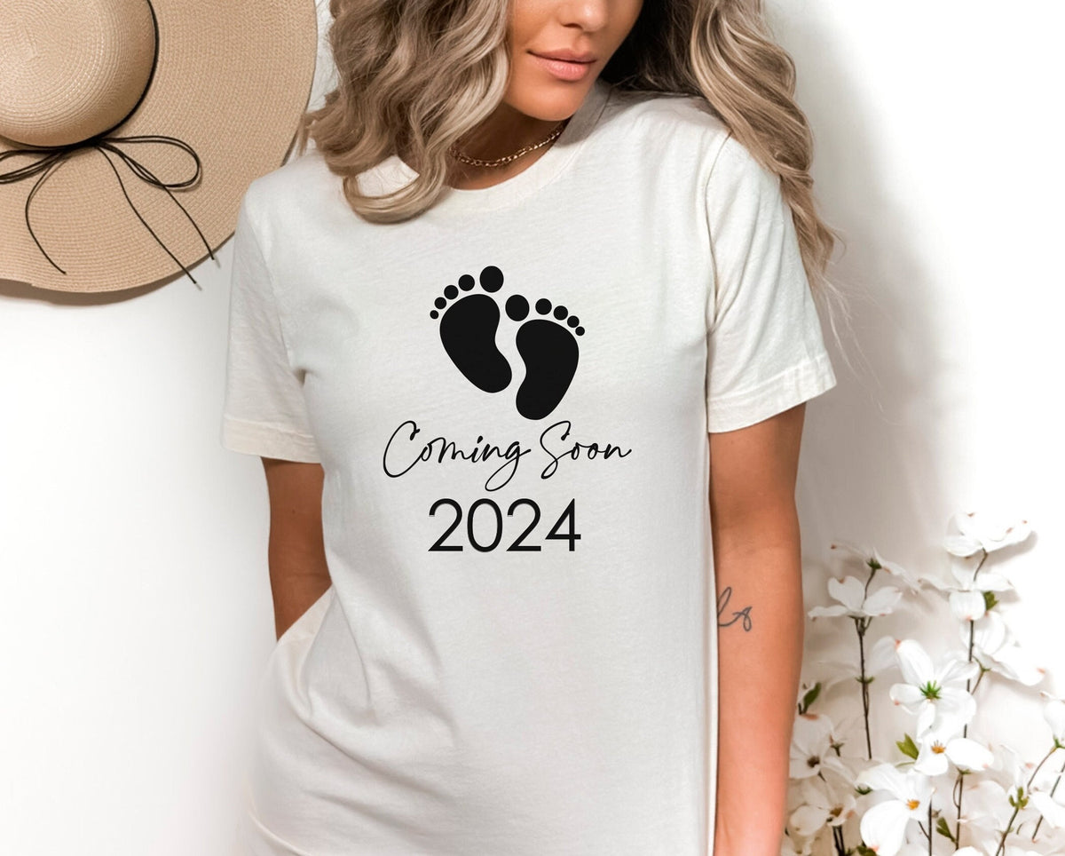Mama Est 2025 Shirt, Pregnancy Announcement Shirt, Coming Soon Baby 2025 Shirt, Pregnancy Reveal Shirts, Women's Clothing, Pregnant Mom Gift