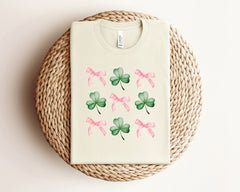 Coquette Clover T-Shirt, Bow St Patrick Shirt, Bow Clover Tee, St Patrick T-Shirt Gift, Cute St Patrick Tee, Irish Mom Gift, Lucky Tshirt