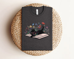 Floral Cat Book Shirt - Reading Cat T-Shirt - Floral Cat Tee- Gift for Cat Mom - Kitten Lover Shirt - Wildflower Cat Tee - Cat Shirts