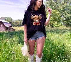 Highland Cow T-Shirt - Valentine's Day Shirt - Cow Lover Tee - Western Valentines Gift - Cute Valentine Day - Moo Cow - Coquette Valentine