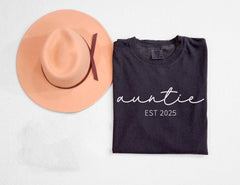 Auntie Est 2025 Shirt, Auntie To Be Shirt, 2025 Aunt Shirt, Minimalist Aunt Tshirt, Auntie Established Shirt, Womens Clothing, Gift For Aunt