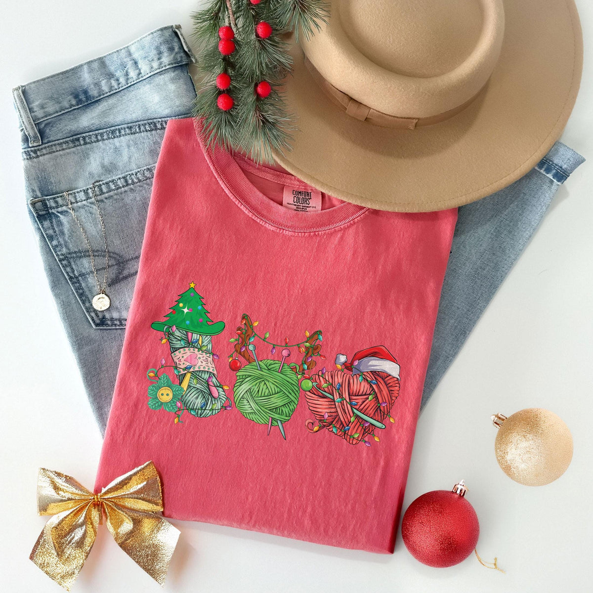 Comfort Colors® - Christmas Knitting Shirt - knitting lover Tee - Knitting Christmas - Yarn Balls T-Shirt - Funny Knitting & Crochet