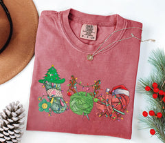 Comfort Colors® - Christmas Knitting Shirt - knitting lover Tee - Knitting Christmas - Yarn Balls T-Shirt - Funny Knitting & Crochet