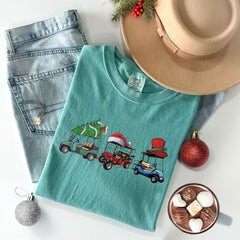 Comfort Colors® - Christmas Golf Cart Shirt - Golf Lover Gift - Holiday Golfer Tee - Christmas Sport T-Shirt - Christmas Graphic Shirt