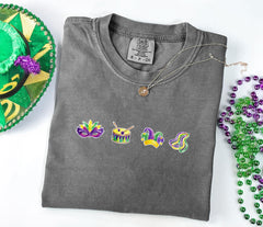 Comfort Colors® Minimalist Mardi Gras Masks and Beads Carnaval Shirt - Mardi Gras Festival T-Shirt - Fat Tuesday Tee